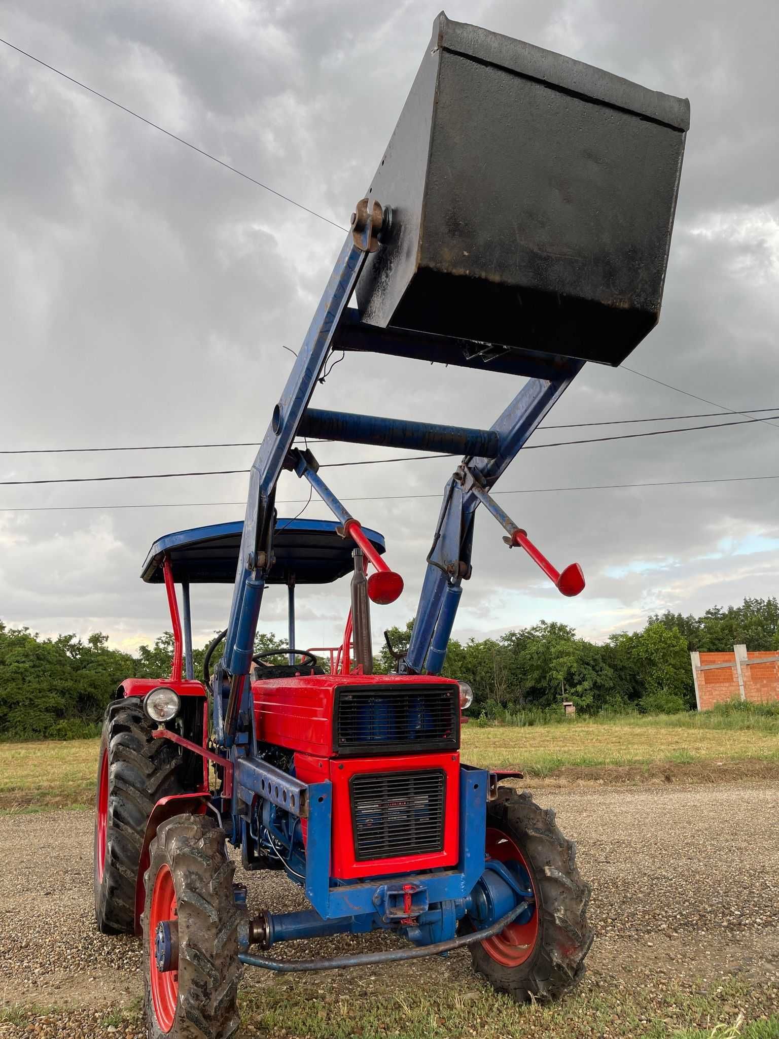 Tractor UTB 550 DT 4x4