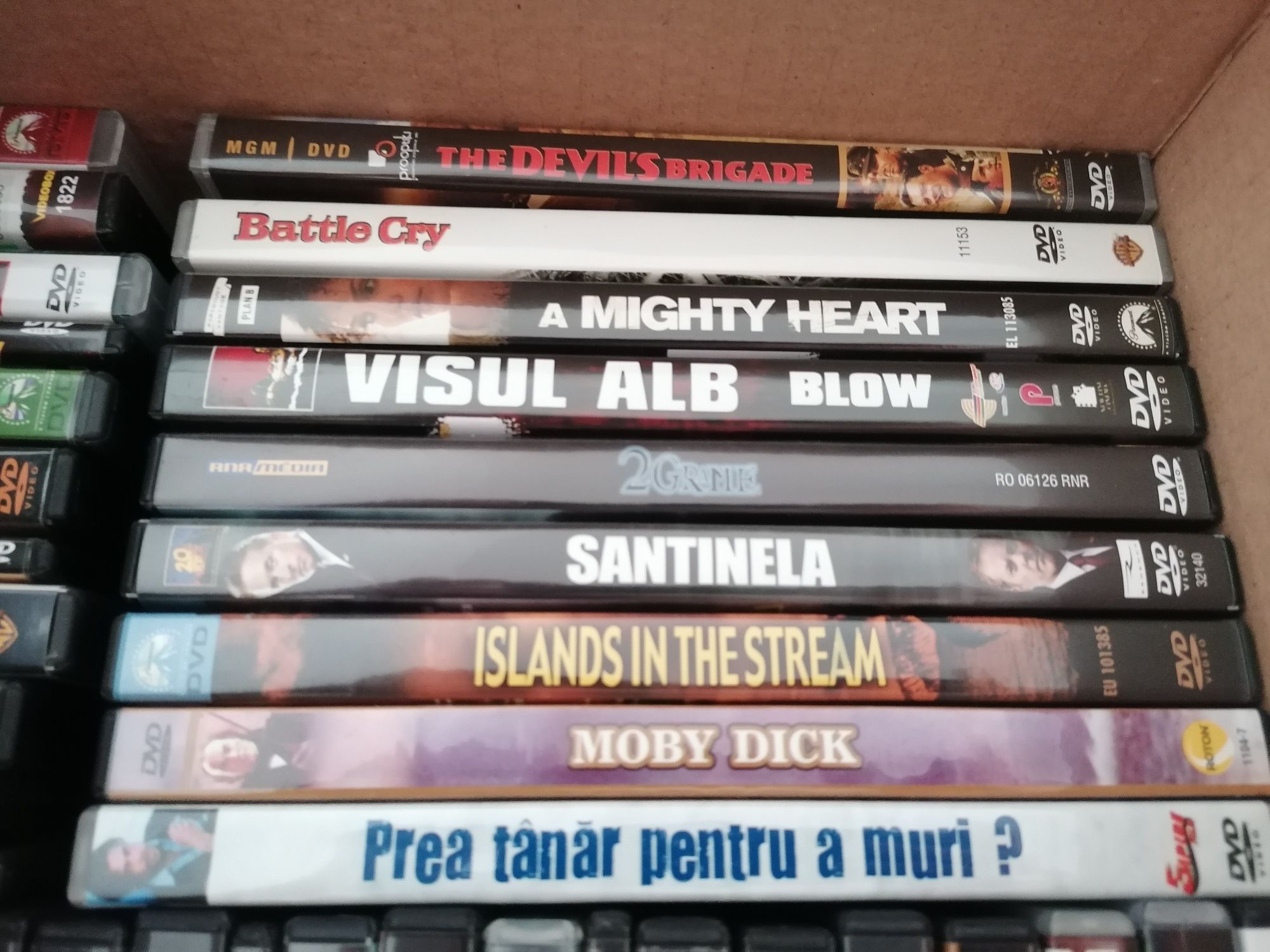 Set 57 dvd-uri (7 sigilate și 50 utilizate)
