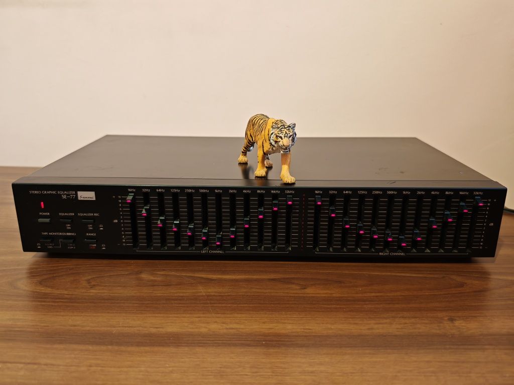 Sansui SE-77. 2 × 12 benzi pe canal. Egalizator top. Rar. Preț fix !