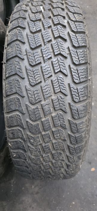 Гуми 2бр 205/65/15 - 1бр  - 75лв