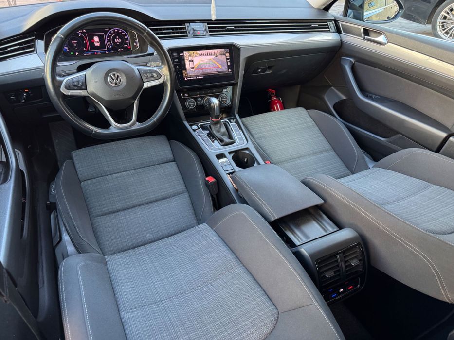 Volkswagen Passat~Virtual Cockpit~Distronic~Lane Assist~Camera