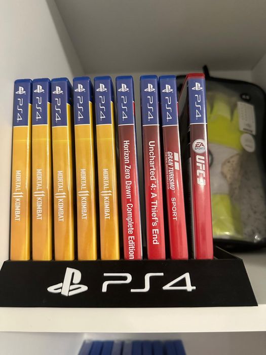 PlayStation 4 Slim 512GB + 2 manete + 5 jocuri (ca nou)