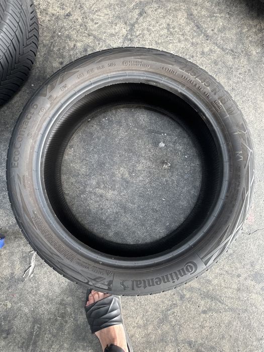 225/45/18 Continental