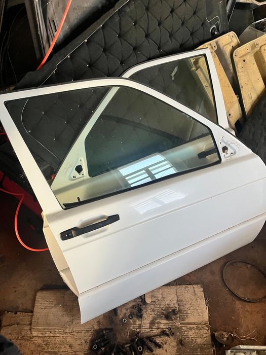 продам двери мерседес 190