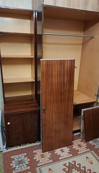 Продавам запазена  секция