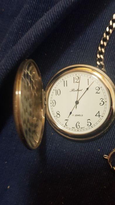 Джобен часовник роберт работи без грешка изпраща