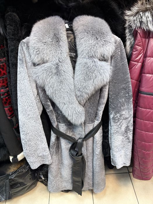 Палто от астраган с естествен косъм лисица