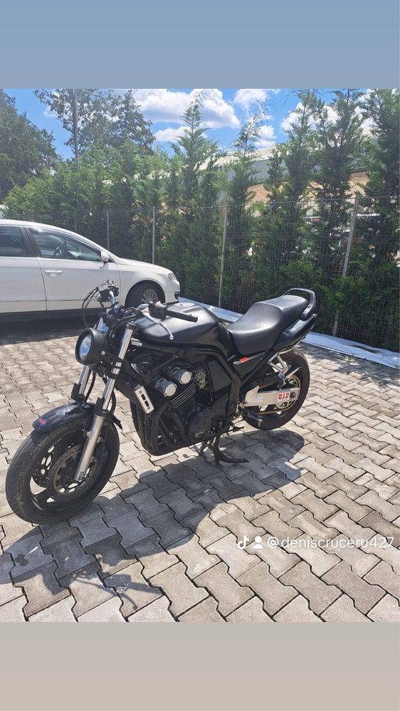 Vand motocicleta yamaha fzs 600 , 2001