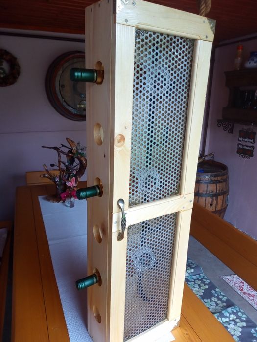 Vând suport pentru sticle de vin