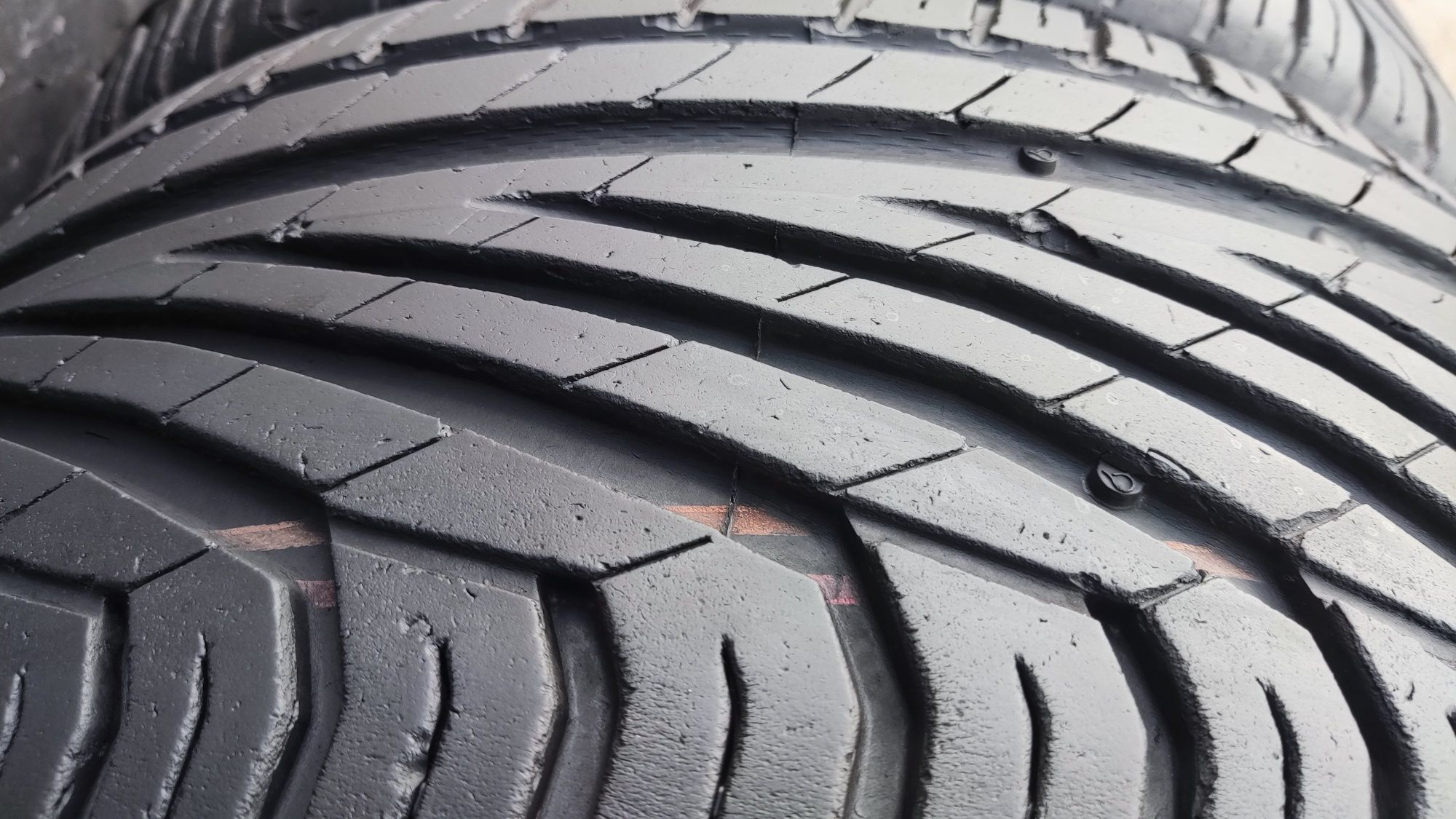 1бр. лятна гума 245/45/17 Uniroyal Rain Sport 
dot22
7.7mm
Добро състо