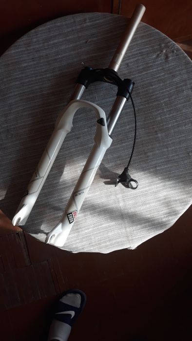 Обменяю оригинал вилку Rock shox на шоссе дуалы автоматы