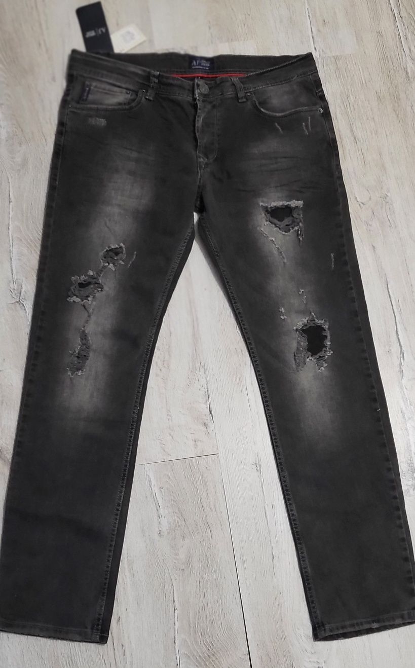 Vând Jeans ARMANI Originali Barbat