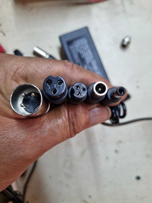 Încărcator.       Waveboard si  trotinete ellectrice 42V/2A