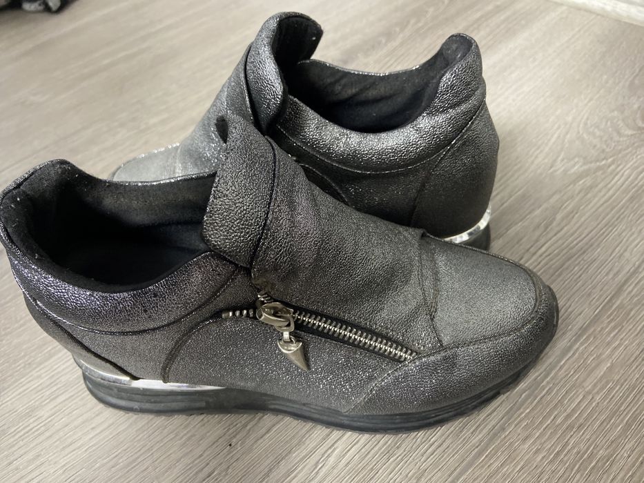 Sneakers gri cu sclipici