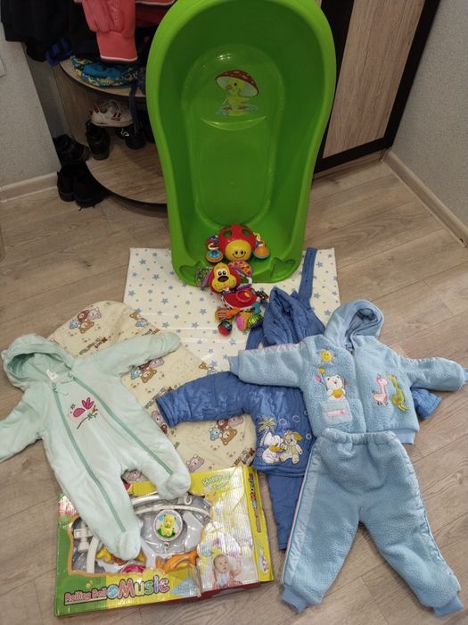 Ванночка, матрасики, вещи игрушки