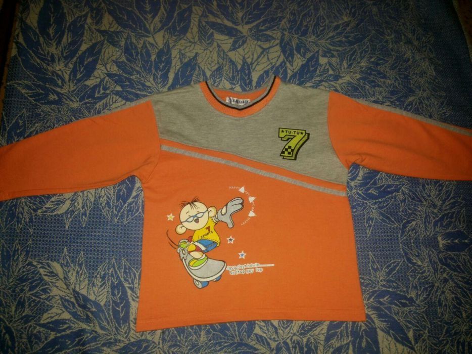 Кофточка на 4 - 6 лет (новая)