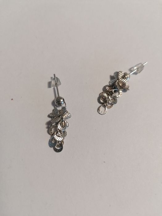 Cercei argint Glamira, 1.60 gr, purtați doar de câteva ori.
Model finu