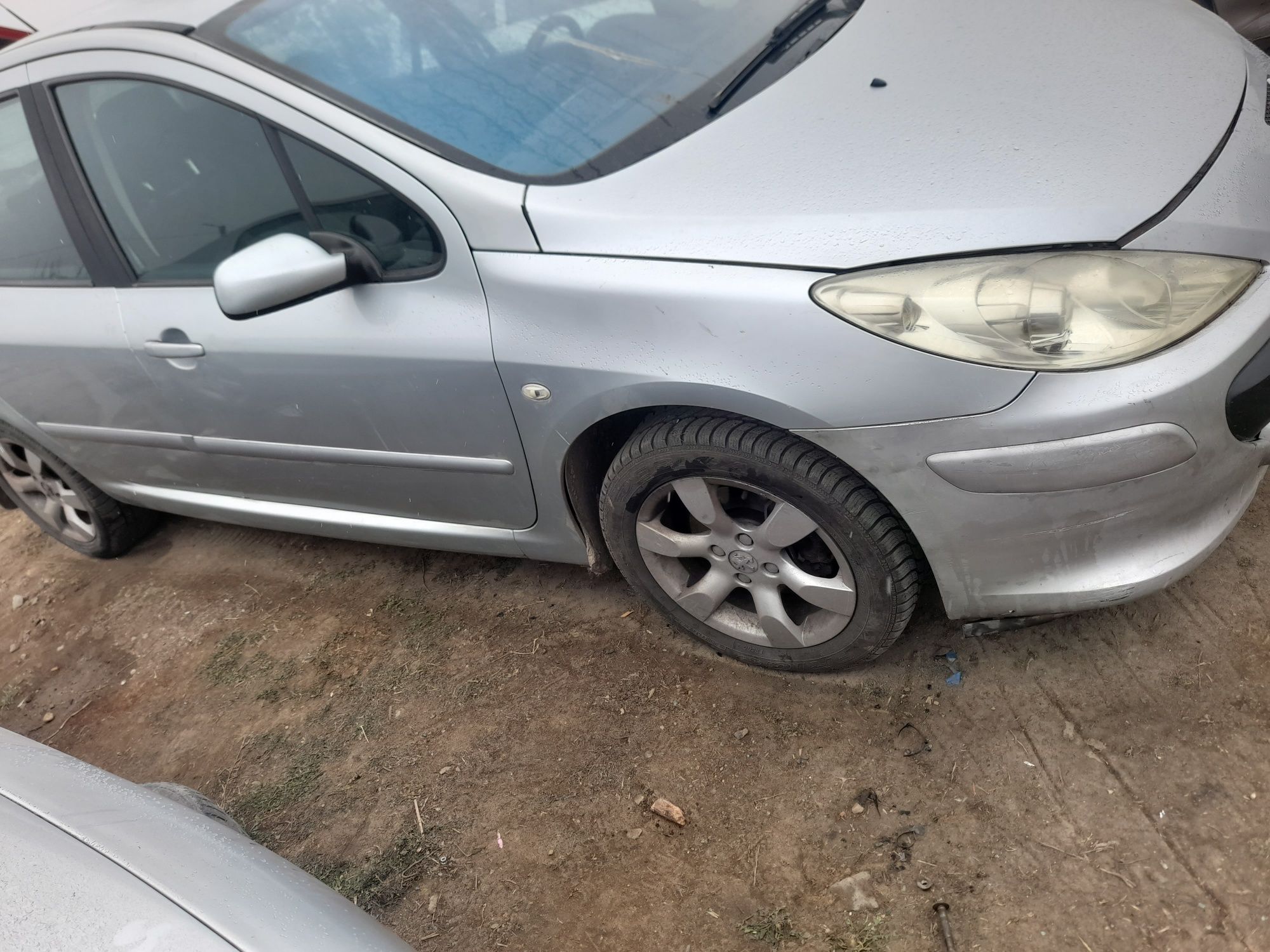 Dezmembrez Peugeot 307 1.6 hdi 2007