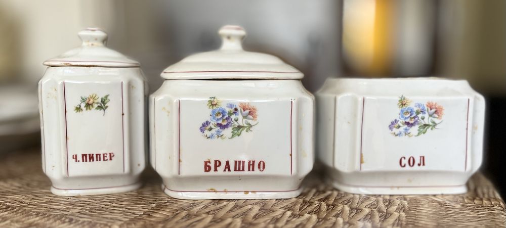 Порцеланов сервиз за хранене