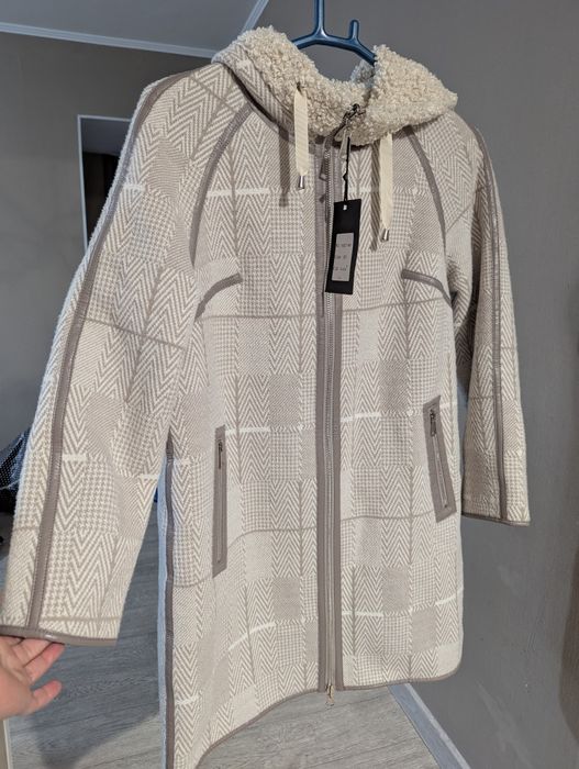 Пальто демисезонное 52 размер