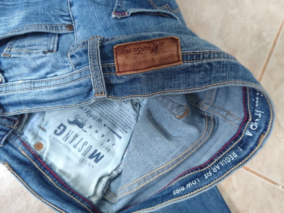 Blugi Mustang - low ruse - S - talie elastica 76->88 cm