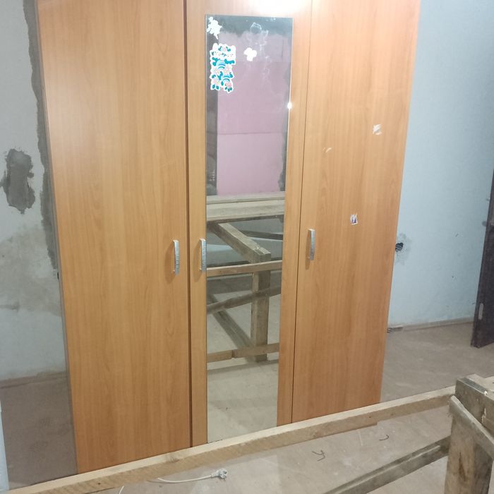 Dulap șifonier cu oglindă