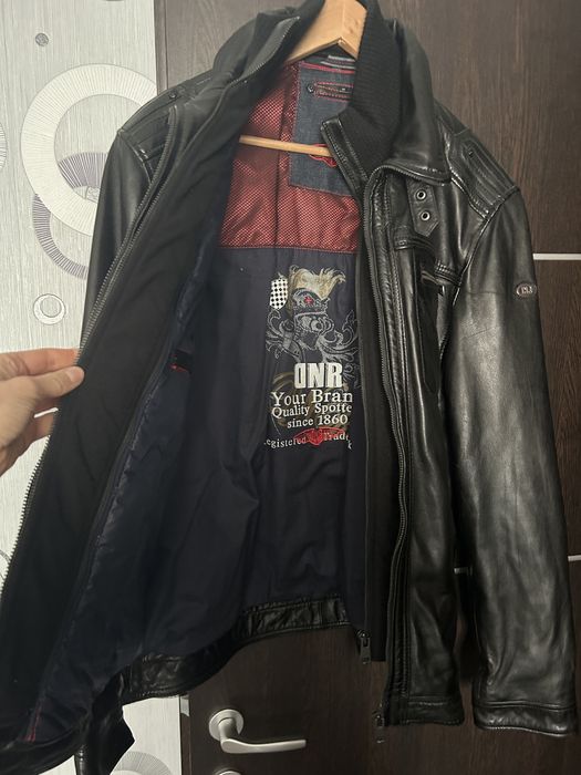 Vând geaca de piele nouă mărimea 54 XL