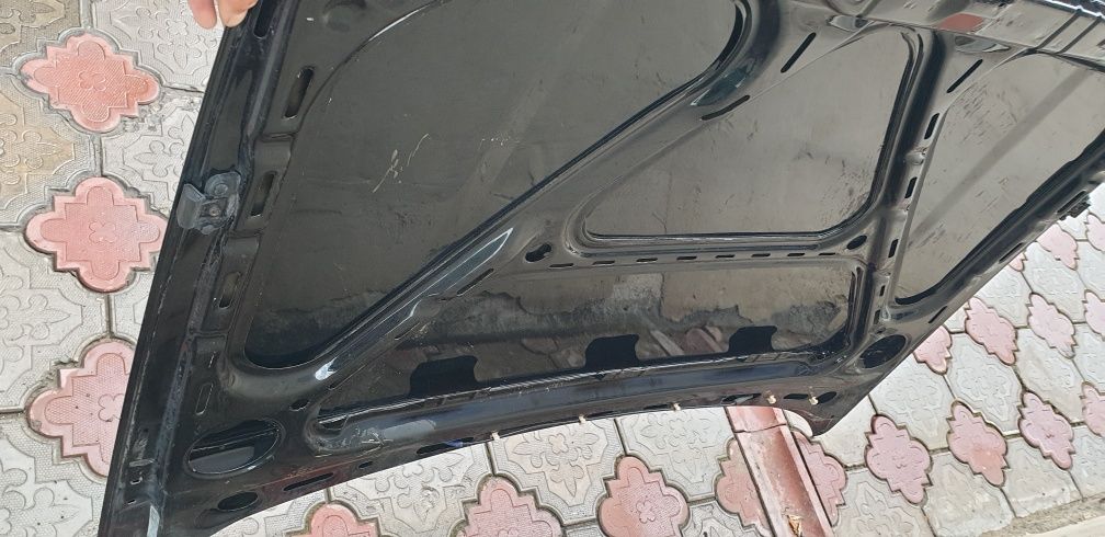 Passat B4 Капот          .