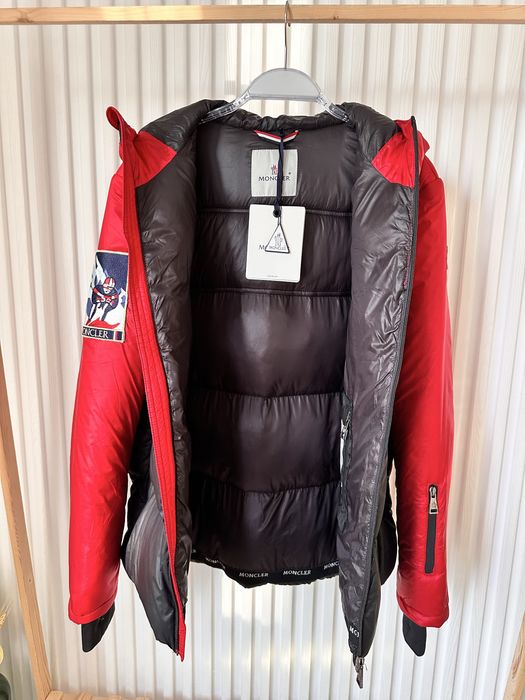 Продавам мъжко яке Moncler