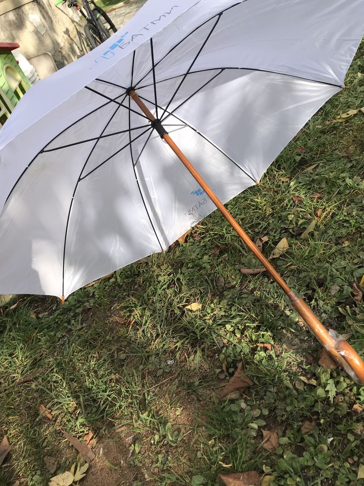 Рекламен чадър с дървена дръжка