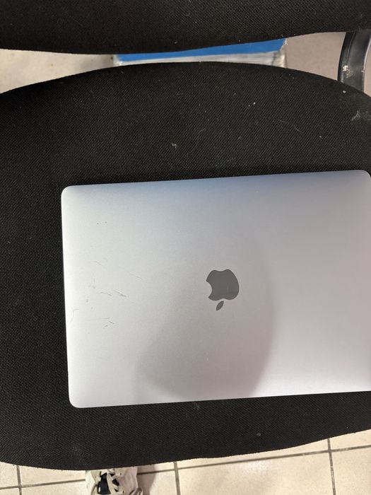 Vand macbook pro 13 2017 i5 2,3 ram 8gb ssd 128gb