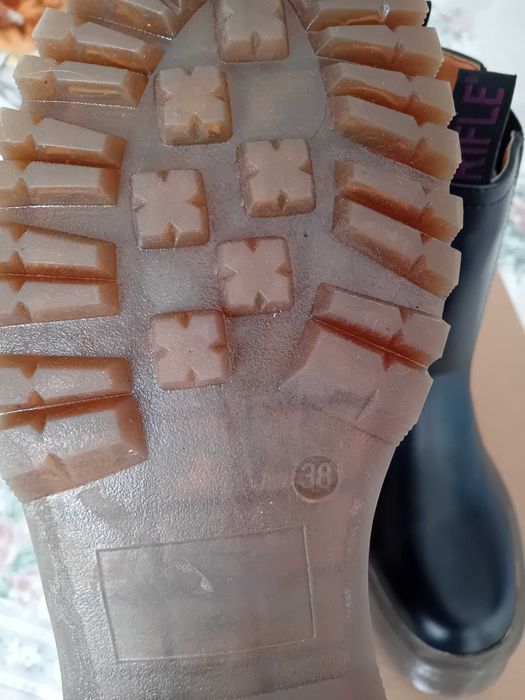 Rifle/Carmela  N38 нови боти-ботуши