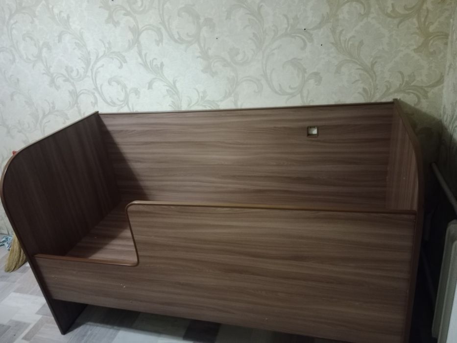 две подростковые кровати