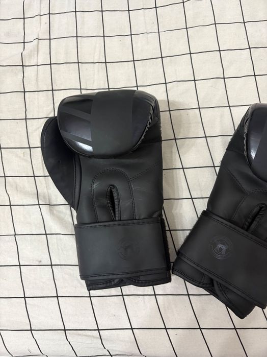 Mănuși box venum în stare perfectă