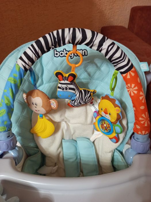 Дуга с игрушками