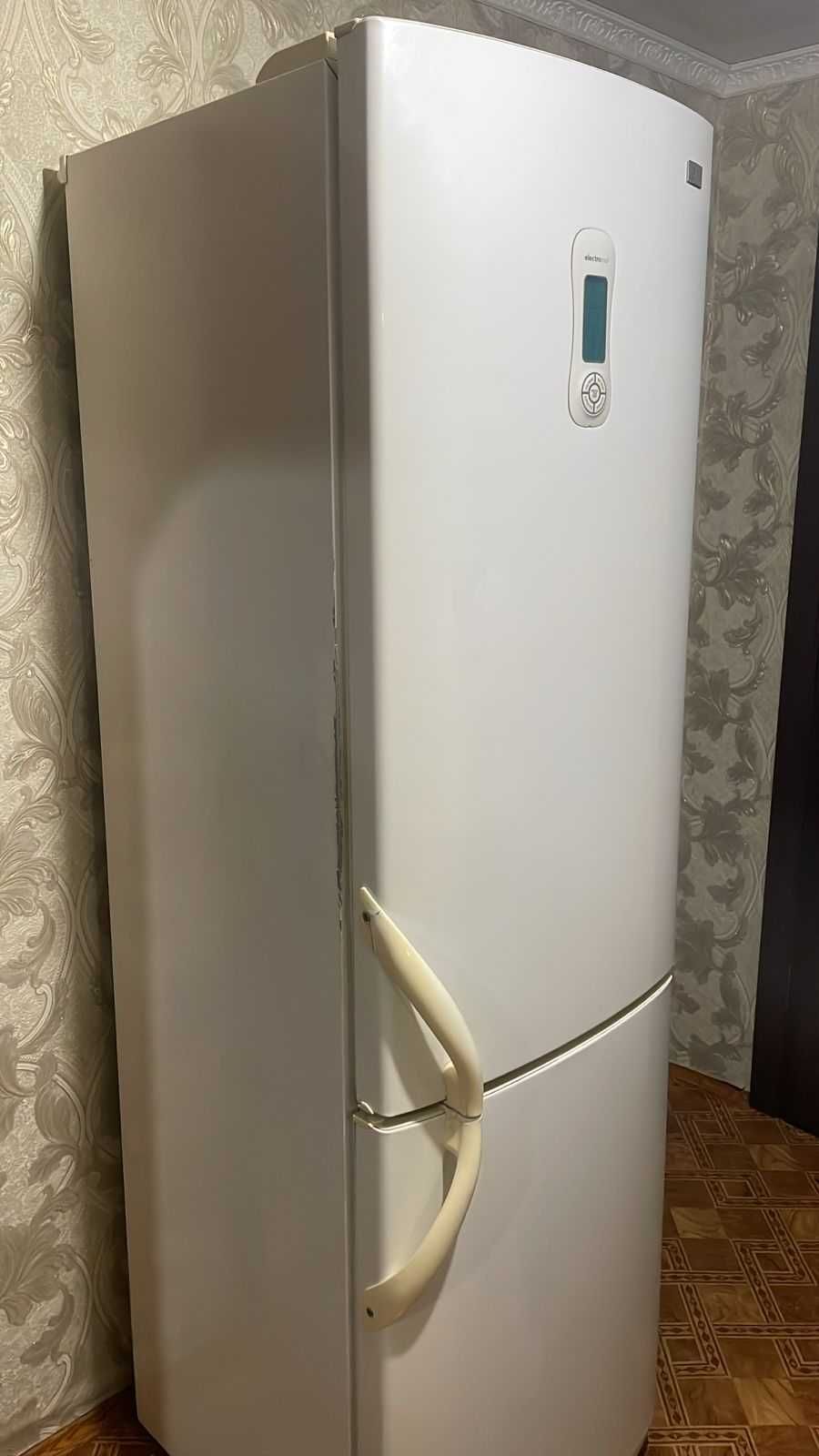Продам холодильник фирмы LG в отличном состоянии!