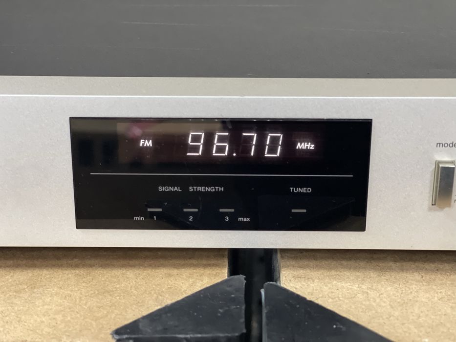 Harman/Kardon TU911 Digital Synthesized Quartz-Locked FM Tuner