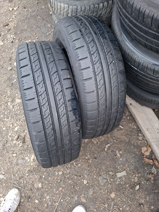 Vand 2 anvelope 235 65 16 C bune dot 2022