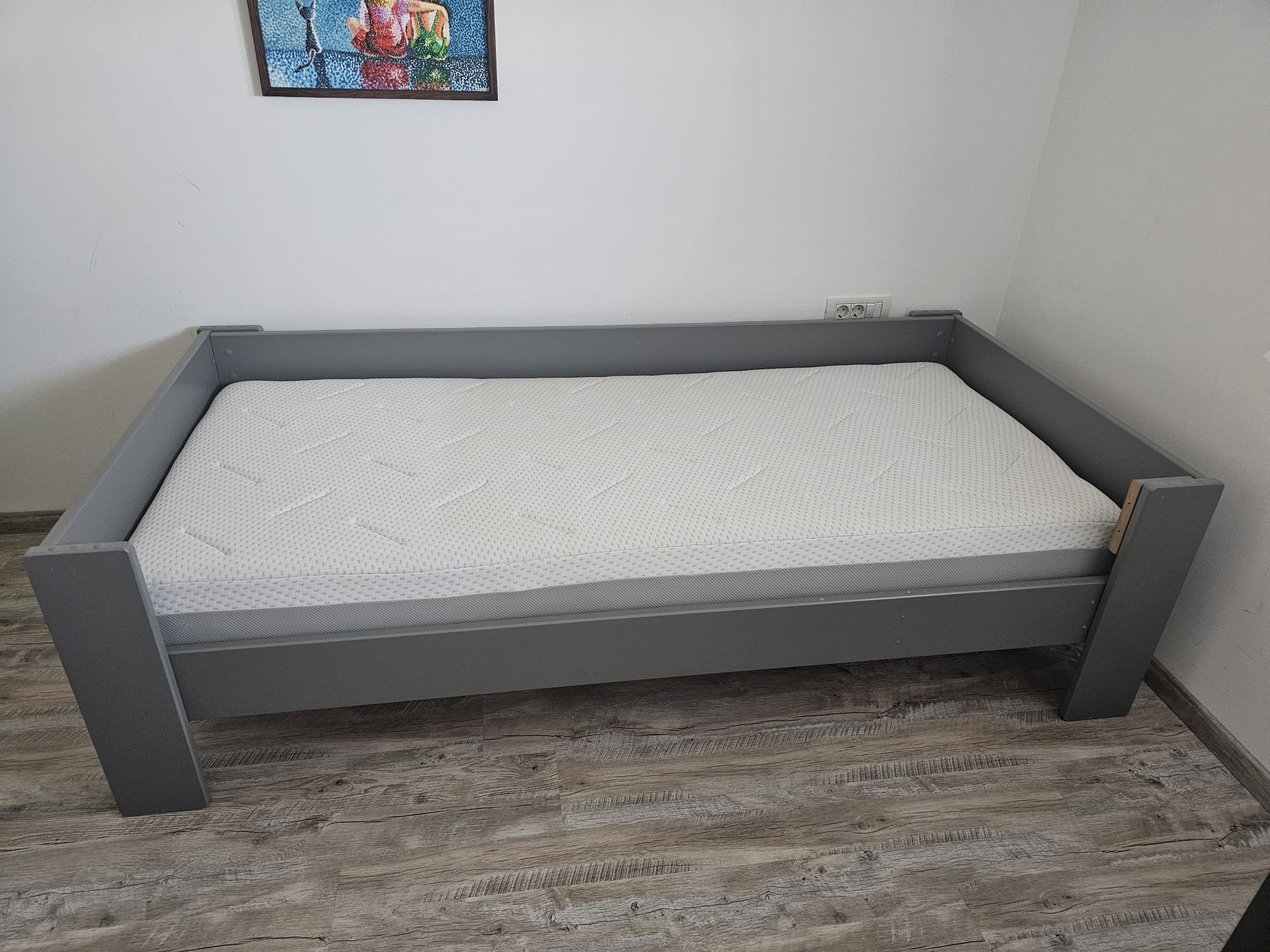 Vând pat lemn masiv 200x90