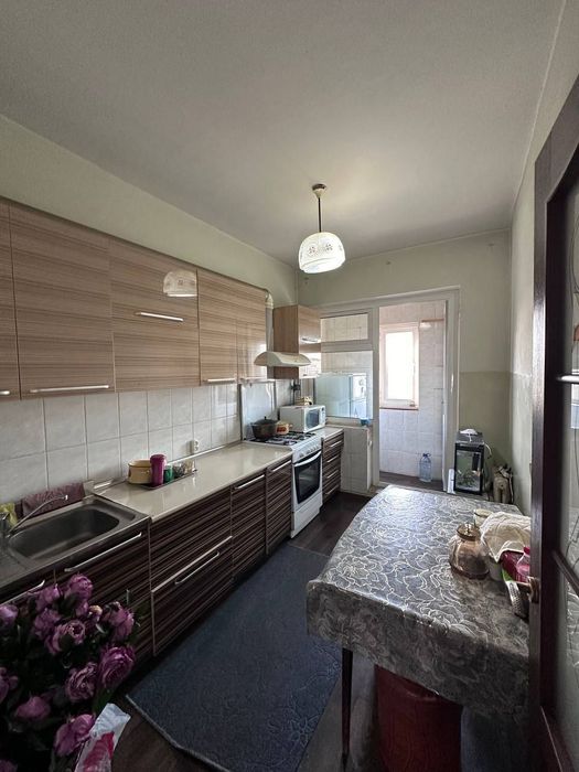 Срочно! Квартира на Ойбек 3/9/9 общ пл 73м  с обстановкой