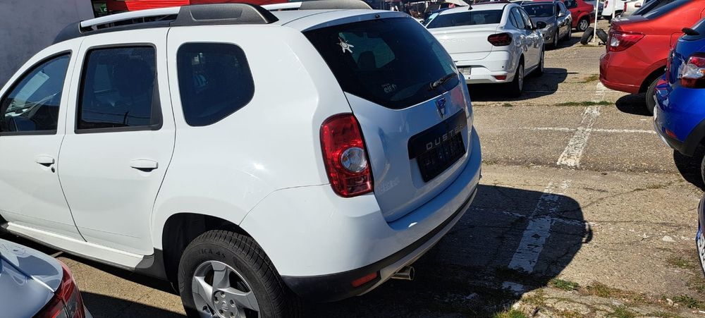 Duster 1.6,2×4,2012,piele,AC,scaune încălzite