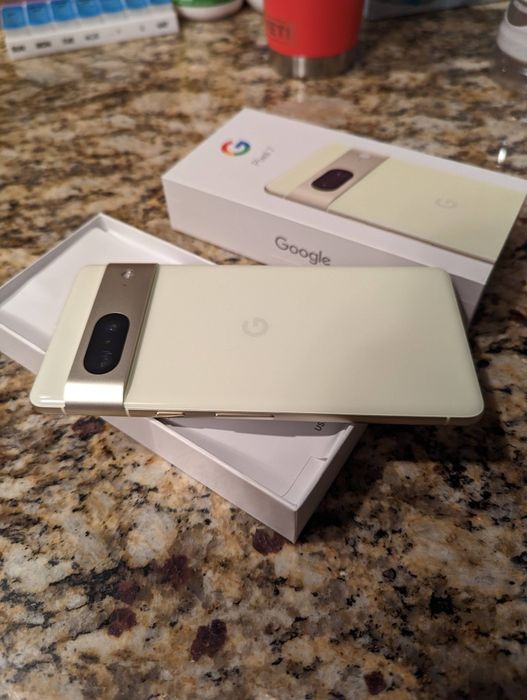 Продаю смартфон и наушники марки Google pixel 7