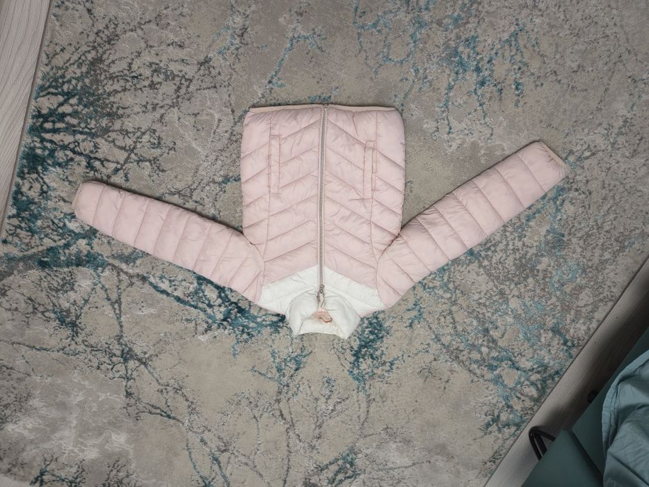 Lot haine fete  preț 30 lei.