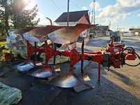 Plug trei brazdare reversibil  Kverneland
