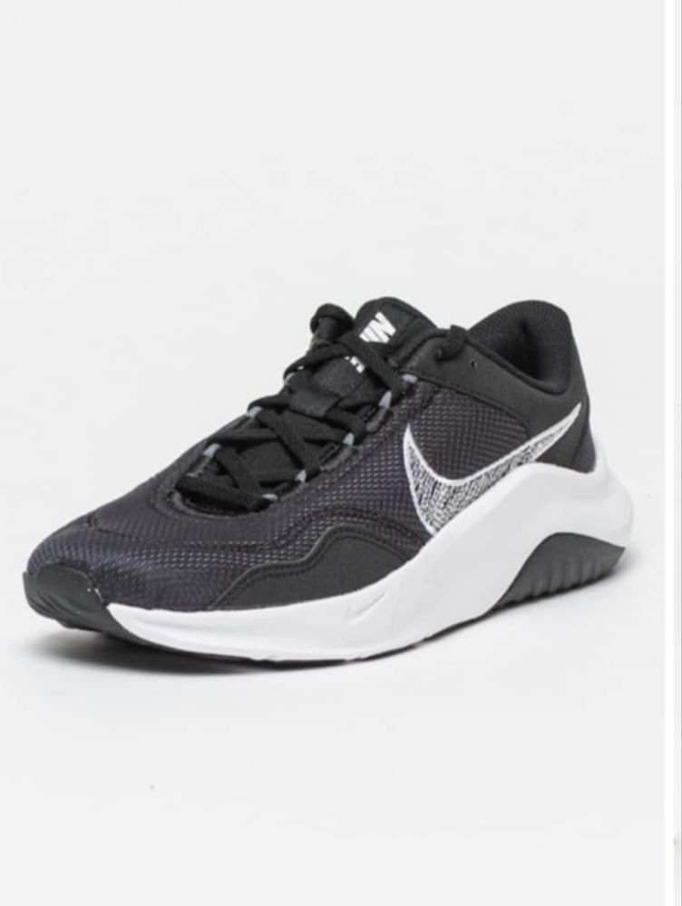 Маратонки Nike.