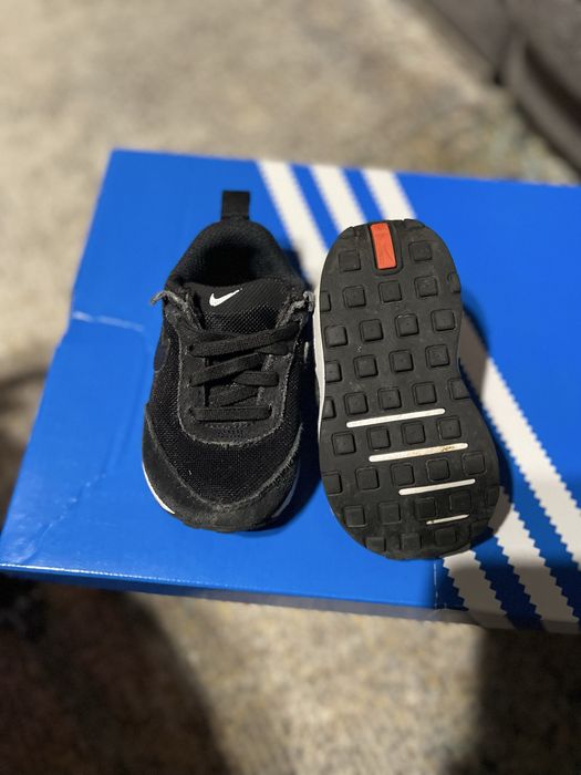 Маратонки Nike,crocs,hm