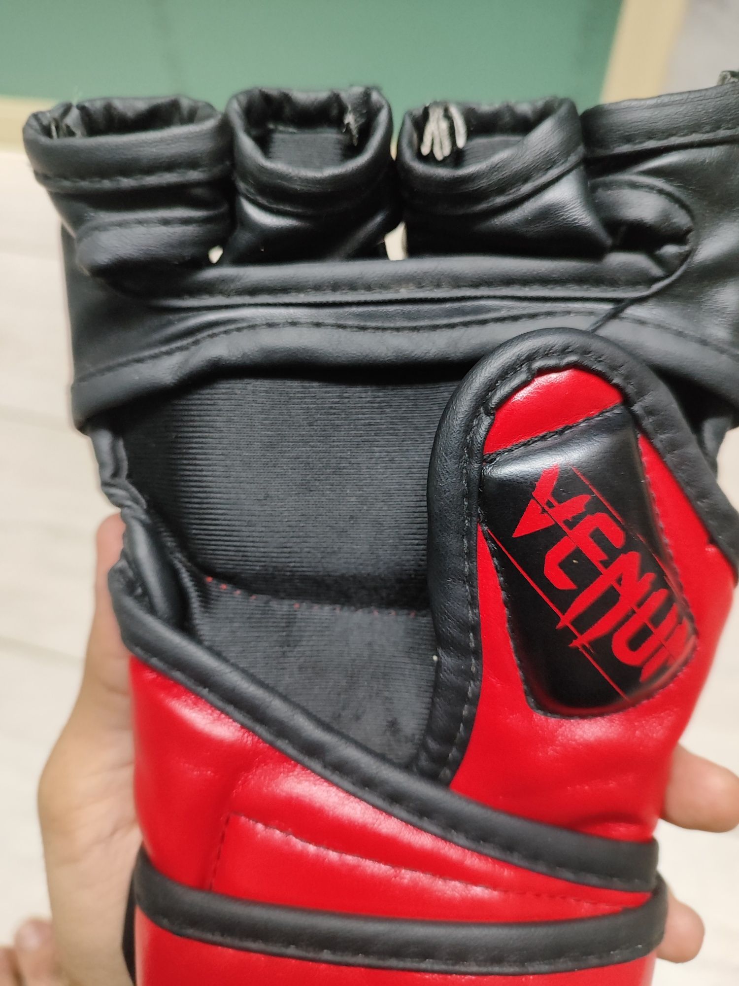 Перчатки UFC MMA Venum