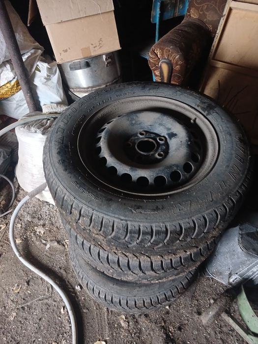 Продам комплек зимней резины на дисках