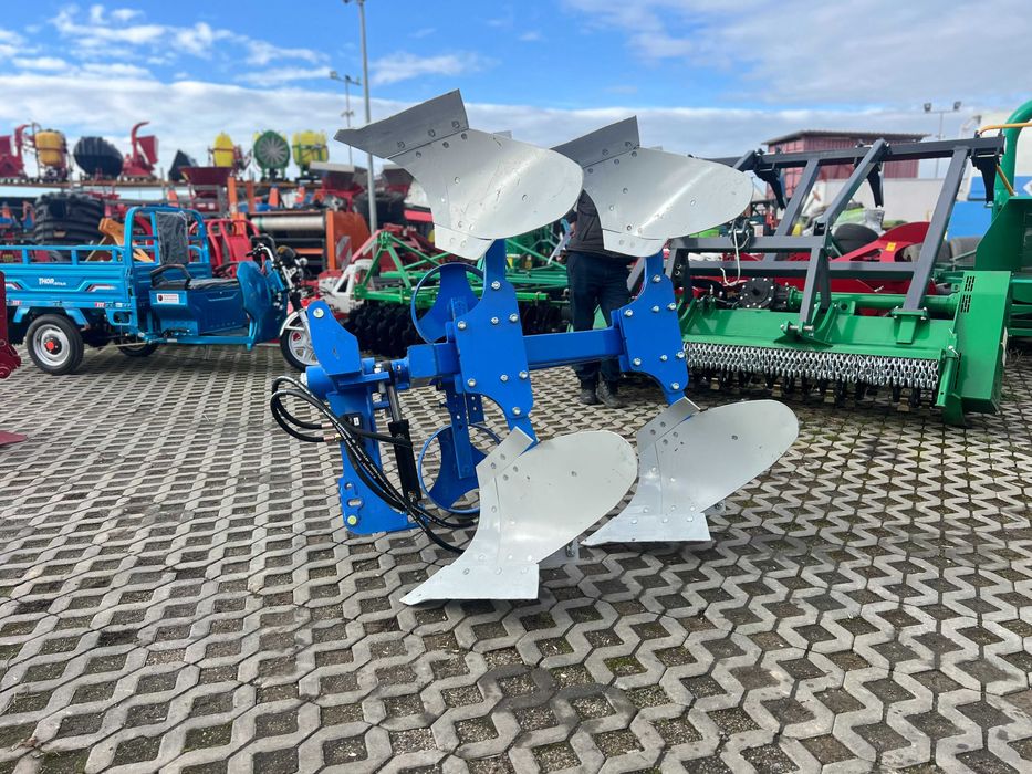 Plug agricol cu 2  brate reversibil hidraulic plug nou
