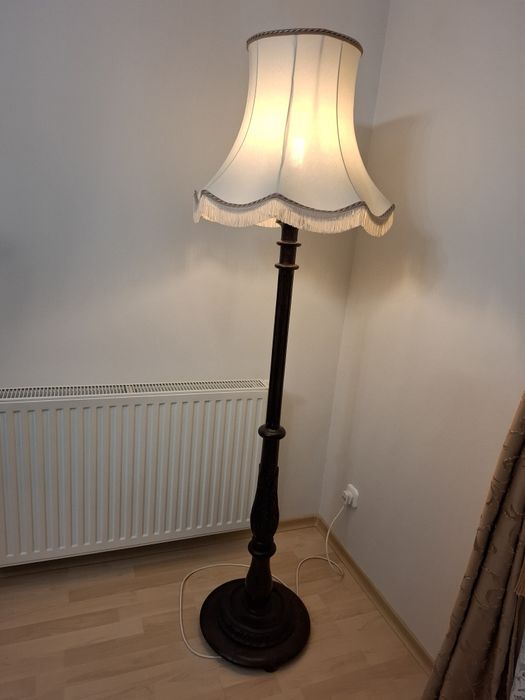 Lampadare din lemn